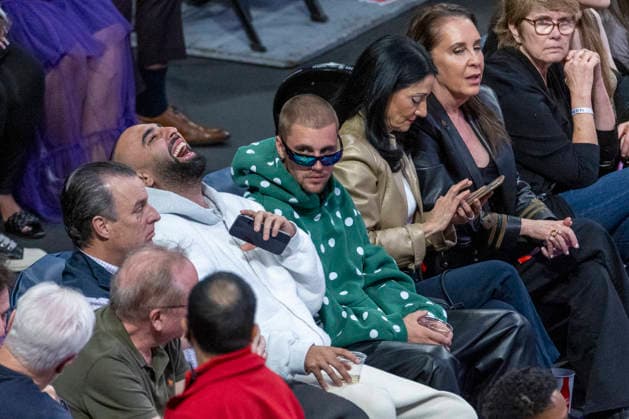 February 24, 2026, Los Angeles, California, USA: Justin Bieber attends an NBA, Basketball Herren, USA basketball game between the Los Angeles Lakers and the Orlando Magic at Crypto.com Arena on Tuesday, Feb. 24, 2026 in Los Angeles. Los Angeles USA - ZUMAc68_ 20260224_zaf_c68_038 Copyright: xRingoxChiux