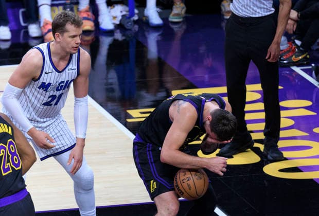 February 24, 2026, Los Angeles, California, USA: Luka Doncic 77 of the Los Angeles Lakers recoils in pain after being poked in the eye by Moritz Wagner 21 of the Orlando Magic during their regular season NBA, Basketball Herren, USA game on Tuesday February 24, 2026 at Crypto.com Arena in Los Angeles, California. ARIANA RUIZ PI Lakers Vs. Magic  - ZUMAp124 20260224_zaa_p124_003 Copyright: xArianaxRuizx