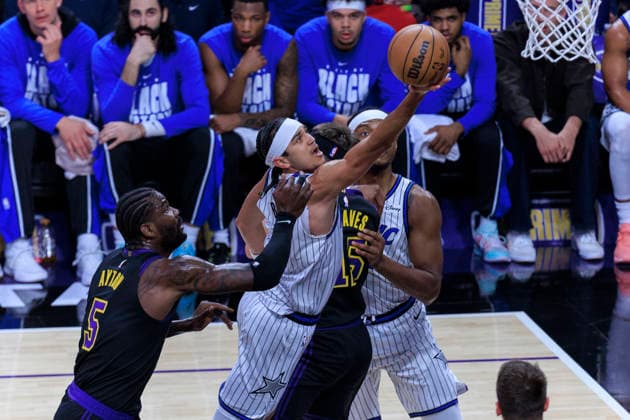 February 24, 2026, Los Angeles, California, USA: Anthony Black 0 of the Orlando Magic scores with a layup as Deandre Ayton 5 of the Los Angeles Lakers defends the basket during their regular season NBA, Basketball Herren, USA game on Tuesday February 24, 2026 at Crypto.com Arena in Los Angeles, California. ARIANA RUIZ PI Los Angeles USA - ZUMAp124 20260224_zaa_p124_011 Copyright: xArianaxRuizx
