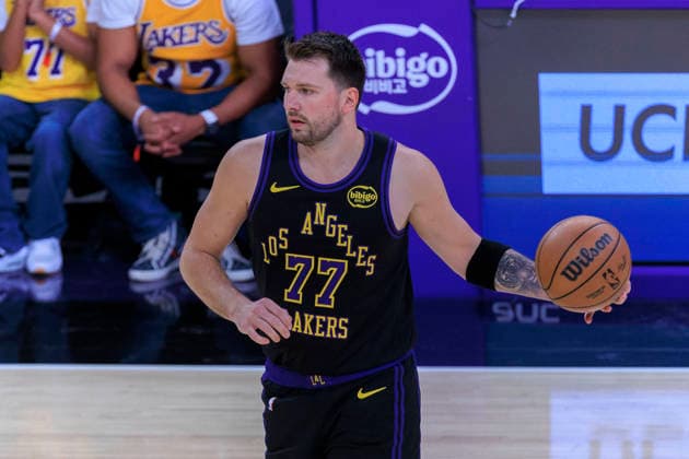 February 24, 2026, Los Angeles, California, USA: Luka Doncic 77 of the Los Angeles Lakers during their regular season NBA, Basketball Herren, USA game against the Orlando Magic on Tuesday February 24, 2026 at Crypto.com Arena in Los Angeles, California. ARIANA RUIZ PI Lakers Vs. Magic  - ZUMAp124 20260224_zaa_p124_012 Copyright: xArianaxRuizx
