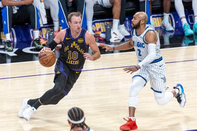 February 24, 2026, Los Angeles, California, USA: Los Angeles LakersÃ¢â‚¬â ¢ Luke Kennard (10) drives against Orlando MagicÃ¢â‚¬â ¢s Jevon Carter (2) during an NBA, Basketball Herren, USA basketball game at Crypto.com Arena on Tuesday, Feb. 24, 2026 in Los Angeles. NBA 2026: Magic 110:109 Lakers  - ZUMAc68_ 20260224_zaf_c68_053 Copyright: xRingoxChiux