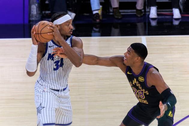 February 24, 2026, Los Angeles, California, USA: Rui Hachimura 28 of the Los Angeles Lakers attempts to steal the ball from Wendell Carter Jr. 34 of the Orlando Magic during their regular season NBA, Basketball Herren, USA game on Tuesday February 24, 2026 at Crypto.com Arena in Los Angeles, California. Lakers lose to Magic, 109-110. ARIANA RUIZ PI Lakers Vs. Magic  - ZUMAp124 20260224_zaa_p124_022 Copyright: xArianaxRuizx