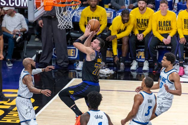 February 24, 2026, Los Angeles, California, United States: Los Angeles Lakers™ Luka Don?i? (77) goes to the basket against the Orlando Magic during an NBA, Basketball Herren, USA basketball game at Crypto.com Arena in Los Angeles. NBA 2026: Magic 110:109 Lakers. NBA 2026: Magic Vs Lakers In Los Angeles, US - 24 Feb 2026  - ZUMAs197 20260224_aaa_s197_321 Copyright: xRingoxChiux
