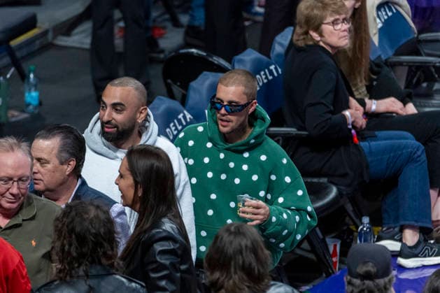 February 24, 2026, Los Angeles, California, United States: Justin Bieber attends an NBA, Basketball Herren, USA basketball game between the Los Angeles Lakers and the Orlando Magic at Crypto.com Arena in Los Angeles. NBA 2026: Magic 110:109 Lakers. NBA 2026: Magic Vs Lakers In Los Angeles, US - 24 Feb 2026  - ZUMAs197 20260224_aaa_s197_317 Copyright: xRingoxChiux