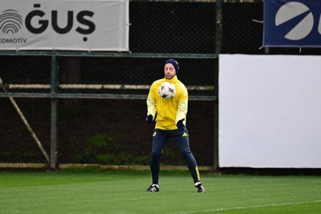 Ahead of the Nottingham Forest v Fenerbahce - UEFA Europa League ISTANBUL, TURKIYE - FEBRUARY 25: Fenerbahce head coach Domenico Tedesco leads the training session ahead of the UEFA Europa League round of 16 play-off second leg match between Nottingham Forest and Fenerbahce at Can Bartu Facilities in Istanbul, Turkiye on February 25, 2026. Abdulhamid Hosbas Anadolu Istanbul Turkey. Editorial use only. Please get in touch for any other usage.  Copyright: x2026xAnadoluxAbdulhamidxHosbasx