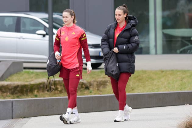 25 02 2026, xgrfx, Football DFB Media Dates, German Womens National Team Training v l Stina Johannes, Ena Mahmutovic German Womens National Team DFL DFB REGULATIONS PROHIBIT ANY USE OF PHOTOGRAPHS as IMAGE SEQUENCES and or QUASI VIDEO Frankfurt am Main