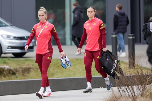 25 02 2026, xgrfx, Football DFB Media Dates, German Womens National Team Training v l Giulia Gwinn, Klara Bühl German Womens National Team DFL DFB REGULATIONS PROHIBIT ANY USE OF PHOTOGRAPHS as IMAGE SEQUENCES and or QUASI VIDEO Frankfurt am Main