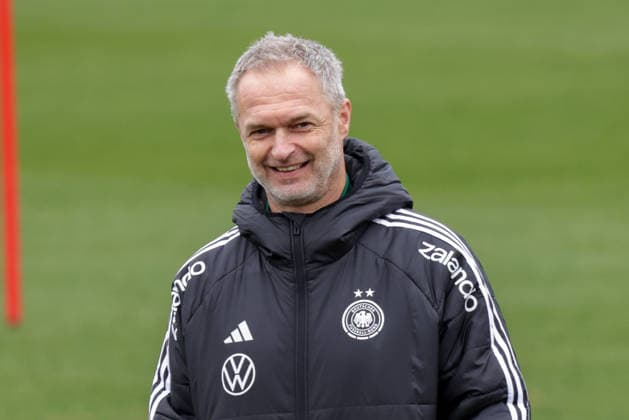 25 02 2026, xgrfx, Football DFB Media Dates, German Womens National Team Training v l Christian Wück German Womens National Team DFL DFB REGULATIONS PROHIBIT ANY USE OF PHOTOGRAPHS as IMAGE SEQUENCES and or QUASI VIDEO Frankfurt am Main