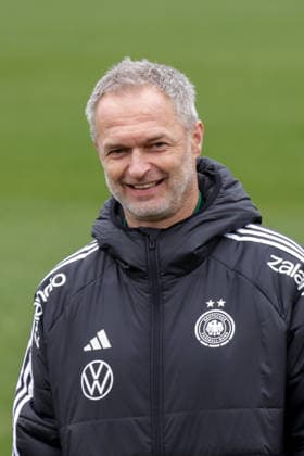 25 02 2026, xgrfx, Football DFB Media Dates, German Womens National Team Training v l Christian Wück German Womens National Team DFL DFB REGULATIONS PROHIBIT ANY USE OF PHOTOGRAPHS as IMAGE SEQUENCES and or QUASI VIDEO Frankfurt am Main