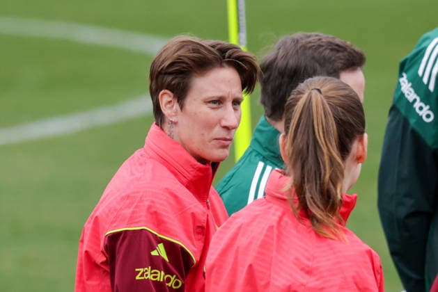 25 02 2026, xgrfx, Football DFB Media Dates, German Womens National Team Training v l Ann Kathrin Berger German Womens National Team DFL DFB REGULATIONS PROHIBIT ANY USE OF PHOTOGRAPHS as IMAGE SEQUENCES and or QUASI VIDEO Frankfurt am Main