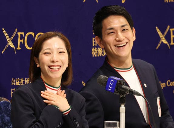 February 25, 2026, Tokyo, Japan - Japanese pair figure skaters Riku Miura (L) and Ryuichi Kihara (R) of the Milano-Cortina Winter Olympic Games, Olympische Spiele, Olympia, OS gold and silver medalists hold a press conference, PK, Pressekonferenz at the Foreign Correspondents Club of Japan in Tokyo on Wednesday, February 25, 2026. Miura and Kihara won the gold of pairs and silver for team event of the Figure skating, Eiskunstlauf (photo by Yoshio Tsunoda AFLO) Noxthirdxpartyxsales  aflo_321221211