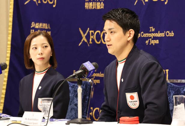 February 25, 2026, Tokyo, Japan - Japanese pair figure skaters Riku Miura (L) and Ryuichi Kihara (R) of the Milano-Cortina Winter Olympic Games, Olympische Spiele, Olympia, OS gold and silver medalists hold a press conference, PK, Pressekonferenz at the Foreign Correspondents Club of Japan in Tokyo on Wednesday, February 25, 2026. Miura and Kihara won the gold of pairs and silver for team event of the Figure skating, Eiskunstlauf (photo by Yoshio Tsunoda AFLO) Noxthirdxpartyxsales  aflo_321221239