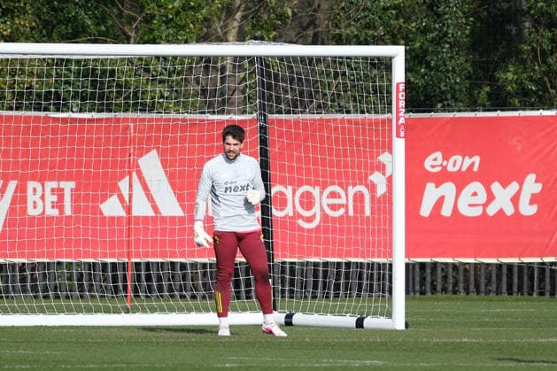 Stefan Ortega of Nottingham Forest seen training during the UEFA Europa League Nottingham Forest and Fenerbahce media day. Copyright: xPaulxBonser SportsxPressxPhotox Sportspressphoto_SPR97425