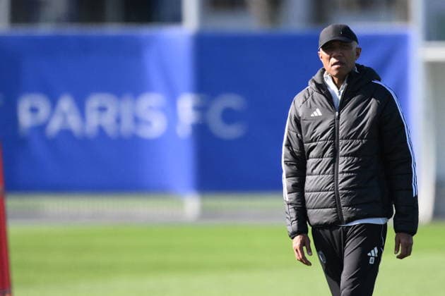 Paris FC Training Session - Paris This pictures shows Antoine Kombouare the new coach of Paris FC during his first training session with Paris FC in Orly, near Paris, France, on February 25, 2026. Photo by Eliot Blondet ABACAPRESS.COM Paris France  Copyright: xBlondetxEliot ABACAx