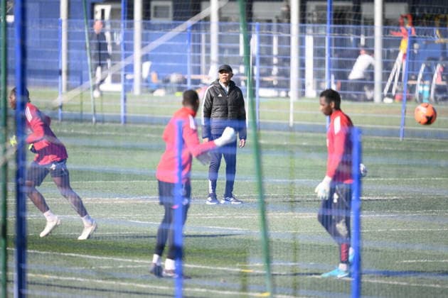 Paris FC Training Session - Paris This pictures shows Antoine Kombouare the new coach of Paris FC during his first training session with Paris FC in Orly, near Paris, France, on February 25, 2026. Photo by Eliot Blondet ABACAPRESS.COM Paris France  Copyright: xBlondetxEliot ABACAx