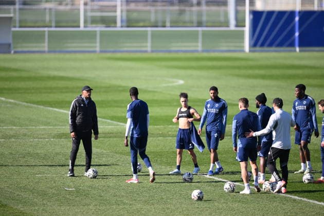 Paris FC Training Session - Paris This pictures shows Antoine Kombouare the new coach of Paris FC during his first training session with Paris FC in Orly, near Paris, France, on February 25, 2026. Photo by Eliot Blondet ABACAPRESS.COM Paris France  Copyright: xBlondetxEliot ABACAx