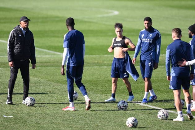 Paris FC Training Session - Paris This pictures shows Antoine Kombouare the new coach of Paris FC during his first training session with Paris FC in Orly, near Paris, France, on February 25, 2026. Photo by Eliot Blondet ABACAPRESS.COM Paris France  Copyright: xBlondetxEliot ABACAx