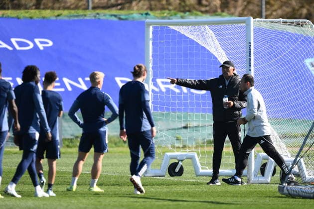 Paris FC Training Session - Paris This pictures shows Antoine Kombouare the new coach of Paris FC during his first training session with Paris FC in Orly, near Paris, France, on February 25, 2026. Photo by Eliot Blondet ABACAPRESS.COM Paris France  Copyright: xBlondetxEliot ABACAx