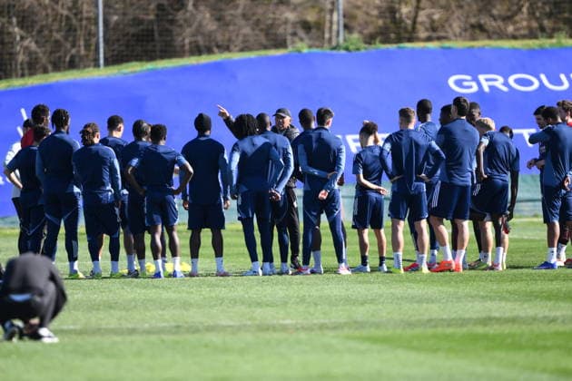 Paris FC Training Session - Paris This pictures shows Antoine Kombouare the new coach of Paris FC during his first training session with Paris FC in Orly, near Paris, France, on February 25, 2026. Photo by Eliot Blondet ABACAPRESS.COM Paris France  Copyright: xBlondetxEliot ABACAx