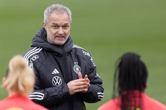 Training German national womens soccer team national coach Christian Wück Training of the womens national team before the World Cup qualifiers against Slovenia and Norway on February 25, 2026 in Frankfurt am Main, Frankfurt am Main Hesse Germany DFB Campus