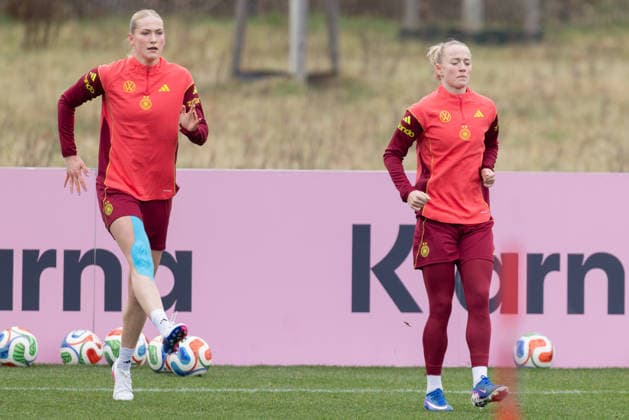 Training German womens national soccer team Left Camilla Küver VfL Wolfsburg , right Lea Schüller Manchester United Training of the womens national team before the World Cup qualifiers against Slovenia and Norway on February 25, 2026 in Frankfurt am Main, Frankfurt am Main Hesse Germany DFB Campus