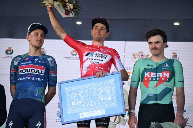 25-02-2026 Giro Di Sardegna; Tappa 01 Castelsardo - Bosa; 2026, Ukyo; 2026, Soudal - Quick Step; 2026, Kern Pharma; Garibbo, Nicolo; Zana, Filippo; Berrade, Urko; Bosa; 
