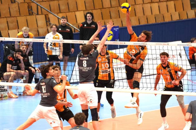 DEU, DVV, 1 VBL, BR Volleys vs VCO Olympia, 25 02 2026, Hohenschoenhausen, Berlin, DEU, DVV, 1 VBL, BR Volleys vs VCO Olympia, in the picture Matthew Knigge BR Volleys 2 , Simon Plaskie BR Volleys 7 , Vaehning, Fritz VC Olympia Berlin 12 , Stemmler, Tobias VC Olympia Berlin 8 nordphotoxGmbHx xEngler nph00076