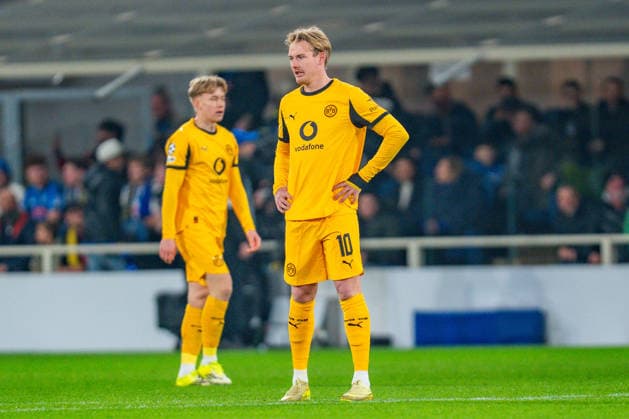 25 02 2026, Atalanta Bergamo vs Borussia Dortmund, UEFA Champions League, Playoffs second leg Goal for 1 0 by Gianluca Scamacca Atalanta Bergamo Julian Brandt Borussia Dortmund, 10 Daniel Svensson Borussia Dortmund, 24 Regulations prohibit any use of photographs as image sequences and or quasi video Copyright: xBahhoxKarax