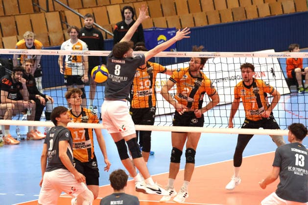DEU, DVV, 1 VBL, BR Volleys vs VCO Olympia, 25 02 2026, Hohenschoenhausen, Berlin, DEU, DVV, 1 VBL, BR Volleys vs VCO Olympia, in the picture Matthew Knigge BR Volleys 2 , Simon Plaskie BR Volleys 7 , Vaehning, Fritz VC Olympia Berlin 12 , Stemmler, Tobias VC Olympia Berlin 8 nordphotoxGmbHx xEngler nph00076