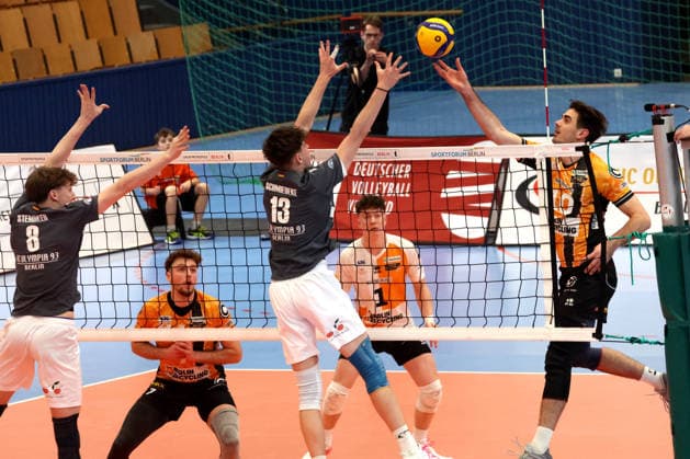 DEU, DVV, 1 VBL, BR Volleys vs VCO Olympia, 25 02 2026, Hohenschoenhausen, Berlin, DEU, DVV, 1 VBL, BR Volleys vs VCO Olympia, in the picture Daniel Malescha BR Volleys 10 , Schmiedeke, Kilian VC Olympia Berlin 13 nordphotoxGmbHx xEngler nph00076
