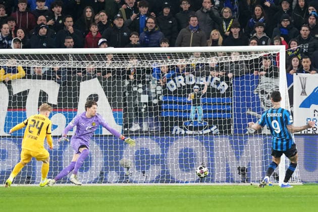 Atalanta™s Gianluca Scamacca scores goal 1-0 during the Uefa Champions League soccer match between Atalanta and Borussia Dortmund at the New Balance Stadium in Bergamo , north Italy - Wednesday , February 25 , 2026. - Soccer .  Copyright: xSpada LaPressex