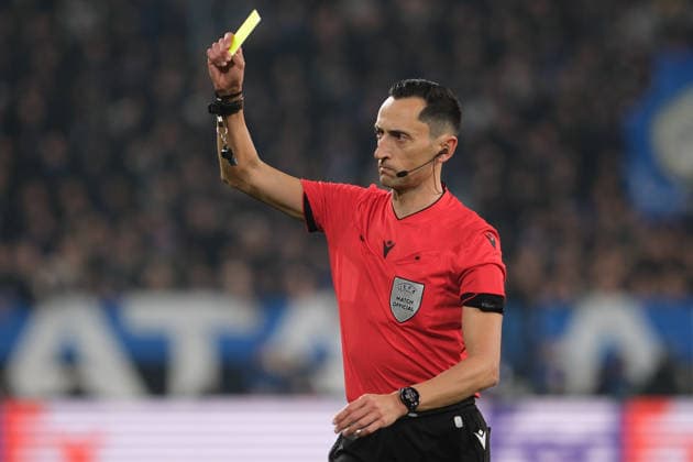 The Referee of the match, Jose Maria Sanchez from Spain shows the yellow card during the UEFA Champions League 2025 2026, Playoff Phase MD2 football match between Atalanta BC and Borussia Dortmund at New Balance Arena on February 25, 2026, Bergamo, Italy.  Copyright: xRobertoxTommasini IPAxSportx xipa-agency.netx xx IPA_72019475 IPA_Agency_IPA72019475