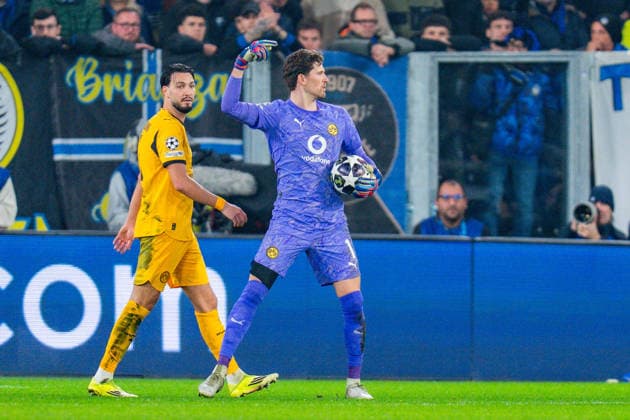 25 02 2026, Atalanta Bergamo vs Borussia Dortmund, UEFA Champions League, Playoffs second leg Gregor Kobel Borussia Dortmund, 1 Ramy Bensebaini Borussia Dortmund, 5 Regulations prohibit any use of photographs as image sequences and or quasi video Copyright: xBahhoxKarax