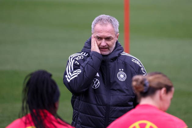 Frankfurt am Main, Germany February 25, 2026 Preparation for the womens World Cup qualifier Germany vs Slovenia Training In the picture national coach Christian Wück Wueck Germany Copyright: HMBxMedia MadeleinexFantini
