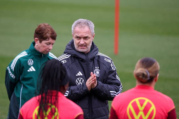 Frankfurt am Main, Germany February 25, 2026 Preparation for the womens World Cup qualifier Germany vs Slovenia Training In the picture national coach Christian Wück Wueck Germany Copyright: HMBxMedia MadeleinexFantini