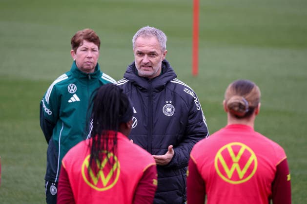 Frankfurt am Main, Germany February 25, 2026 Preparation for the womens World Cup qualifier Germany vs Slovenia Training In the picture national coach Christian Wück Wueck Germany Copyright: HMBxMedia MadeleinexFantini
