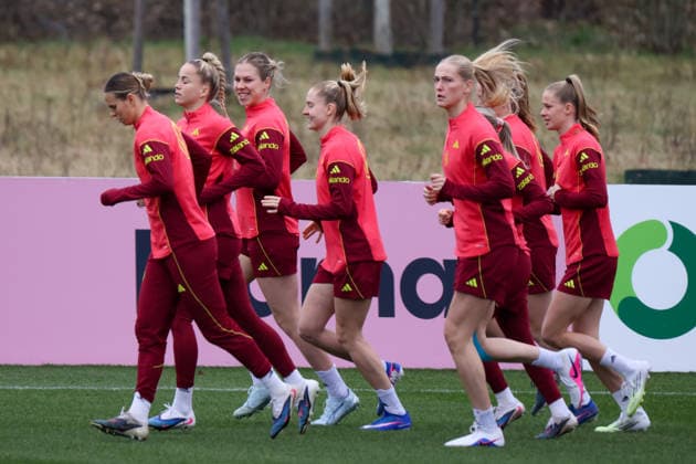 Frankfurt am Main, Germany February 25, 2026 Preparation for the Womens World Cup Qualifier Germany vs Slovenia Training In the picture from left Klara Bühl Buehl Germany , Giulia Gwinn Germany , Rebecca Knaak Germany , Janina Minge Germany , Camilla Küver Kuever Germany and Vivien Endemann Germany Copyright: HMBxMedia MadeleinexFantini