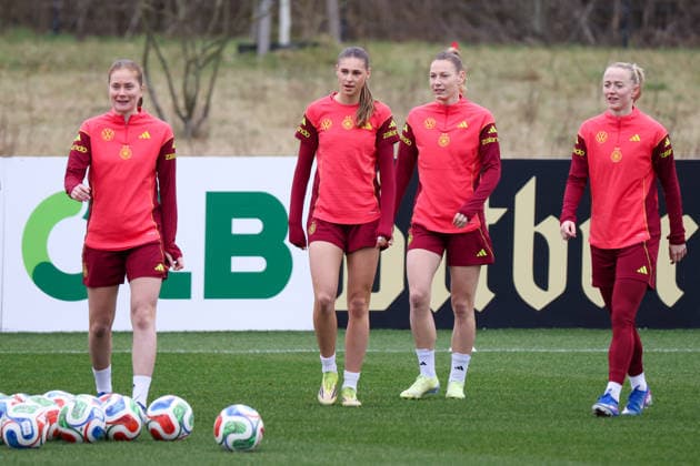 Frankfurt am Main, Germany February 25, 2026 Preparation for the Womens World Cup Qualifier Germany vs Slovenia Training In the picture from left Sjoeke Nüsken Nuesken Germany , Jule Brand Germany , Sarai Linder Germany and Lea Schüller Schueller Germany Copyright: HMBxMedia MadeleinexFantini
