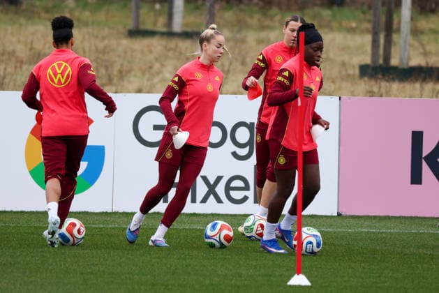 Frankfurt am Main, Germany February 25, 2026 Preparation for the Womens World Cup Qualifier Germany vs Slovenia Training In the picture from left Shekiera Martinez Germany , Giulia Gwinn Germany , Laura Mühlhaus Muehlhaus Germany and Nicole Anyomi Germany Copyright: HMBxMedia MadeleinexFantini