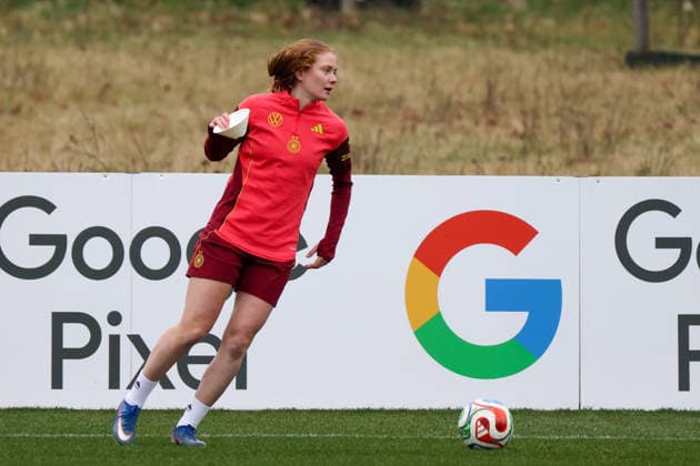 Frankfurt am Main, Germany February 25, 2026 Preparation for the Womens World Cup qualifier Germany vs Slovenia Training In the picture Sjoeke Nüsken Germany Copyright: HMBxMedia MadeleinexFantini