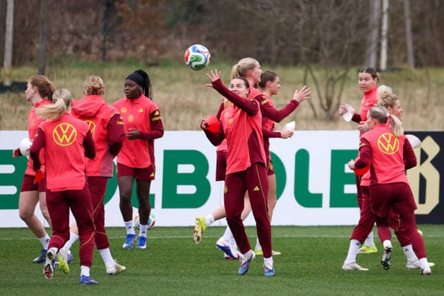 Frankfurt am Main, Germany 25 February 2026 Preparation for the womens World Cup qualifier Germany vs Slovenia Training In the picture The players of the German womens national soccer team during training in Frankfurt Copyright: HMBxMedia MadeleinexFantini