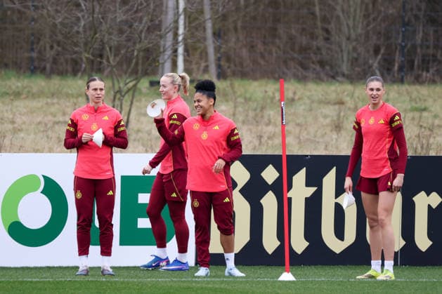Frankfurt am Main, Germany February 25, 2026 Preparation for the Womens World Cup Qualifier Germany vs Slovenia Training In the picture from left Klara Bühl Buehl Germany , Lea Schüller Schueller Germany , Shekiera Martinez Germany and Jule Brand Germany Copyright: HMBxMedia MadeleinexFantini