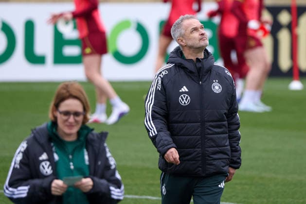 Frankfurt am Main, Germany February 25, 2026 Preparation for the womens World Cup qualifier Germany vs Slovenia Training In the picture national coach Christian Wück Wueck Germany Copyright: HMBxMedia MadeleinexFantini