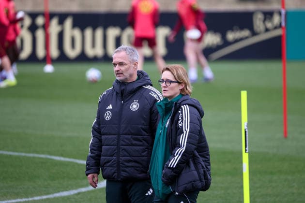 Frankfurt am Main, Germany February 25, 2026 Preparation for the womens World Cup qualifier Germany vs. Slovenia Training In the picture from left national coach Christian Wück Wueck Germany and co-coach Saskia Bartusiak Germany Copyright: HMBxMedia MadeleinexFantini