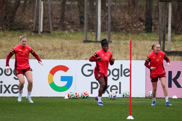 Frankfurt am Main, Germany February 25, 2026 Preparation for the Womens World Cup Qualifier Germany vs Slovenia Training In the picture from left Rebecca Knaak Germany , Nicole Anyomi Germany and Janina Minge Germany Copyright: HMBxMedia MadeleinexFantini