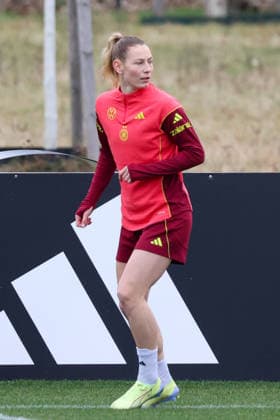 Frankfurt am Main, Germany February 25, 2026 Preparation for the womens World Cup qualifier Germany vs Slovenia Training In the picture Sarai Linder Germany Copyright: HMBxMedia MadeleinexFantini