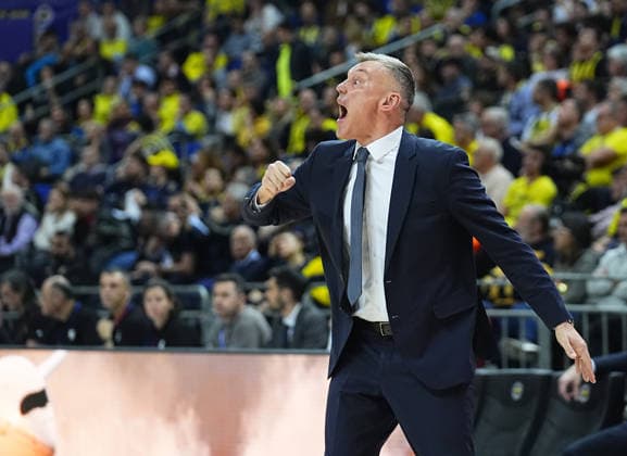 Fenerbahce Beko v Partizan - EuroLeague ISTANBUL, TURKIYE - FEBRUARY 25: Head Coach of Fenerbahce Sarunas Jasikevicius gives tactics during EuroLeague week 29 basketball match between Fenerbahce Beko and Partizan at Ulker Sports and Event Hall in Istanbul, Turkiye on February 25, 2026. Esra Bilgin Anadolu Istanbul Turkey. Editorial use only. Please get in touch for any other usage.  Copyright: x2026xAnadoluxEsraxBilginx