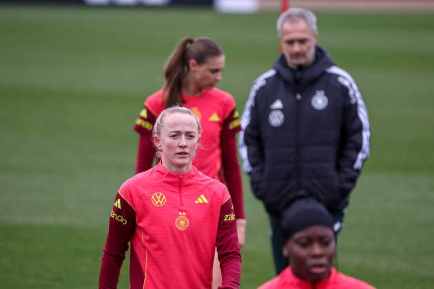 Frankfurt am Main, Germany February 25, 2026 Preparation for the womens World Cup qualifier Germany vs Slovenia Training In the picture Lea Schüller Schueller Germany Copyright: HMBxMedia MadeleinexFantini