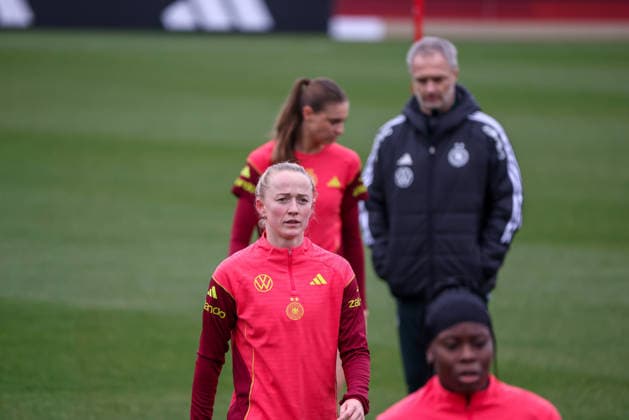 Frankfurt am Main, Germany February 25, 2026 Preparation for the womens World Cup qualifier Germany vs Slovenia Training In the picture Lea Schüller Schueller Germany Copyright: HMBxMedia MadeleinexFantini