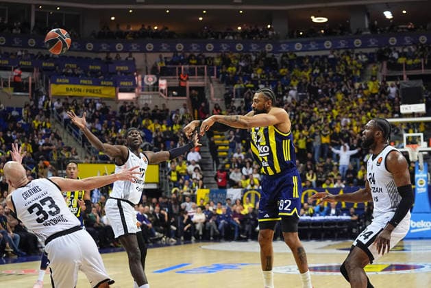 Fenerbahce Beko v Partizan - EuroLeague ISTANBUL, TURKIYE - FEBRUARY 25: Khem Birch (92) of Fenerbahce Beko in action against Isaac Bonga (17) of Partizan during EuroLeague week 29 basketball match between Fenerbahce Beko and Partizan at Ulker Sports and Event Hall in Istanbul, Turkiye on February 25, 2026. Esra Bilgin Anadolu Istanbul Turkey. Editorial use only. Please get in touch for any other usage.  Copyright: x2026xAnadoluxEsraxBilginx